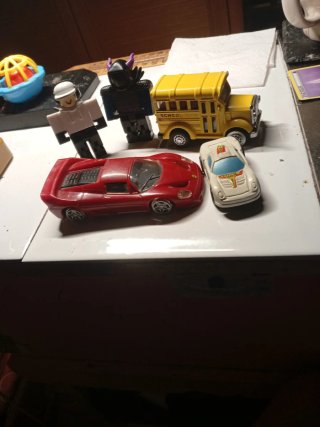 Lote Juguetes: Coche Rojo, Bus, Figuras