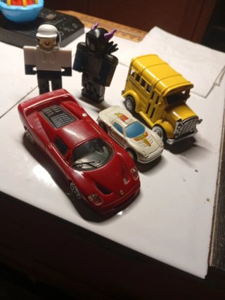 Lote Juguetes: Coche Rojo, Bus, Figuras