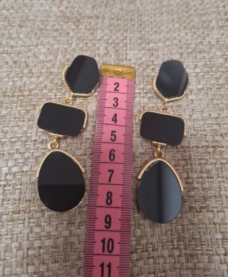 Pendientes largos negros y dorados