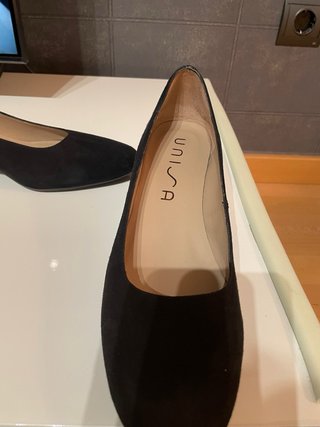 Zapatos Unisa ante negro tacón metalizado