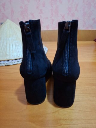 Botines negros Stradivarius talla 37.