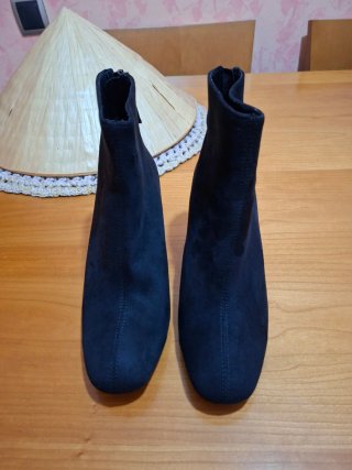 Botines negros Stradivarius talla 37.