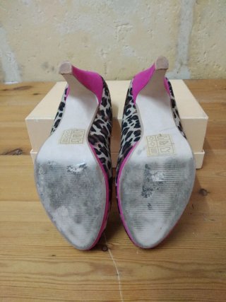 Zapatos de tacón con estampado de leopardo