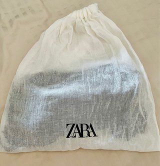 Bolso bandolera Zara negro con flecos