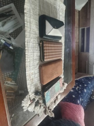 4 Carteras de mujer poco uso