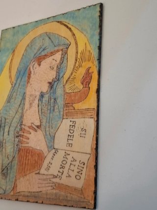 Quadro pirografato Virgo Fidelis su legno