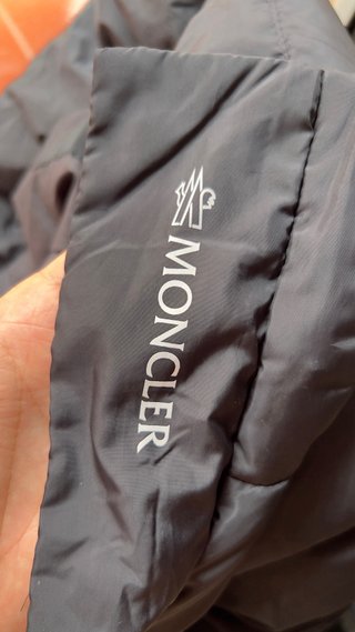 Plumífero Moncler Negro con Capucha Original