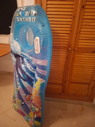 Colchoneta hinchable con asas y ventana Torrevieja