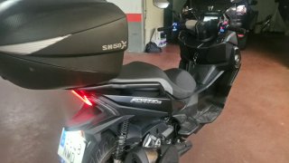 QJ Motor Fort 4.0 Maxi Scooter Negra 350cc seminue