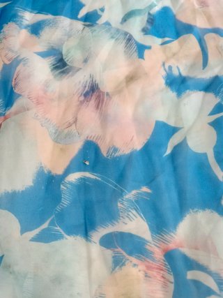 Blusa floral azul y rosa