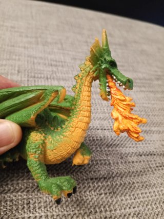 Muñeco dragón PVC