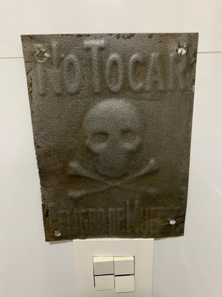 Cartel Antiguo NO TOCAR Peligro Eléctrico