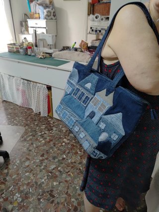 Bolso patchwork vaquero de casitas  hecho a mano
