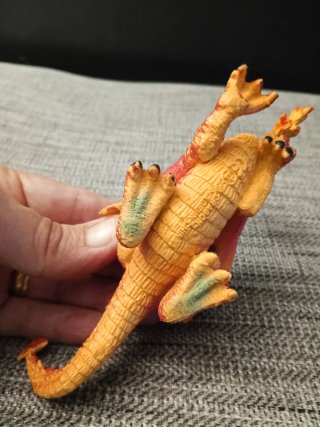 Muñeco dragón rojo PVC