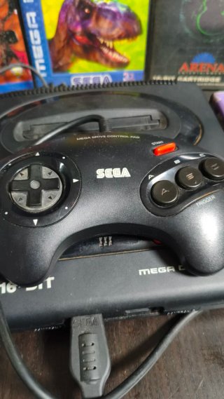Lote SEGA Mega Drive II + 2 Mandos + 6 Juegos
