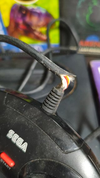Lote SEGA Mega Drive II + 2 Mandos + 6 Juegos