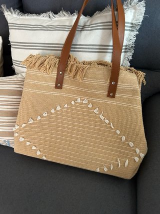 Bolso de lona beige con flecos