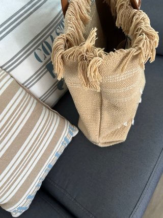 Bolso de lona beige con flecos