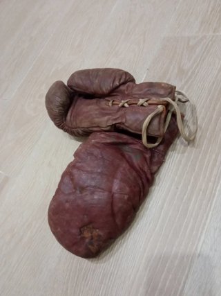 Guantes de boxeo antiguos de cuero