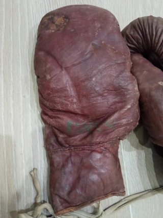 Guantes de boxeo antiguos de cuero