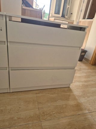 Cajoneras blancas de madera