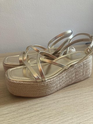 Sandalias doradas plataforma talla 37