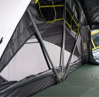 Tienda de techo Decathlon con escalera