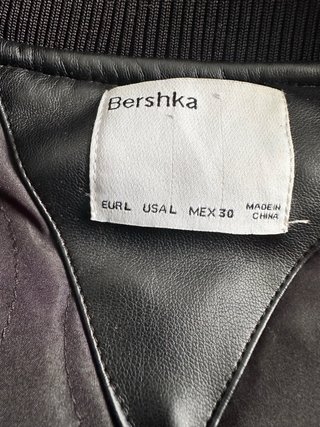 Chaqueta universitaria estilo bomber