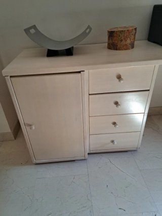 Escritorio de madera y metal