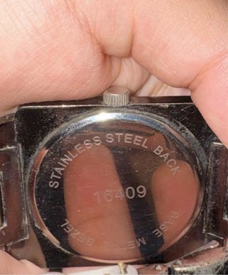 Reloj cuadrado plateado de  hombre