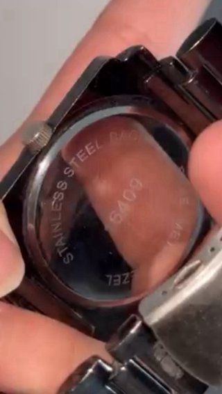 Reloj cuadrado plateado de  hombre