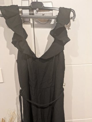 Mono negro Mango con cinturón