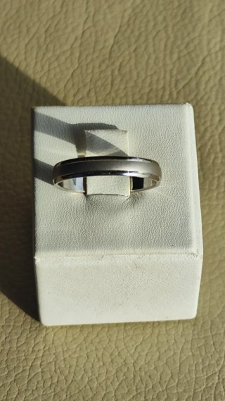 Alianza oro blanco hombre nueva