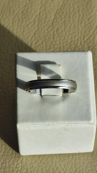 Alianza oro blanco hombre nueva