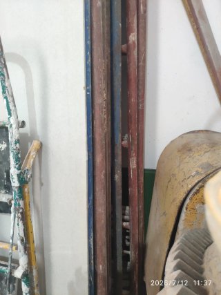 Hormigonera, puntales y andamios