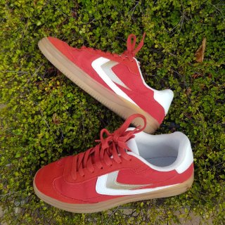 Zapatillas rojas y doradas talla 37