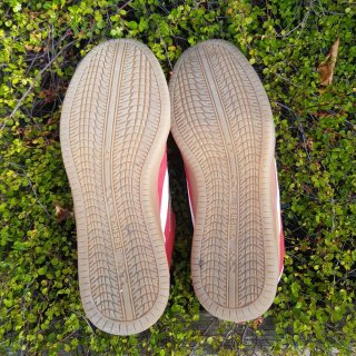 Zapatillas rojas y doradas talla 37
