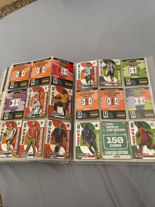 Lote + 200 cartas  Adrenalyn Mundial 26