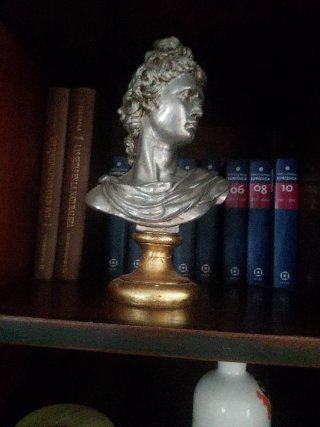 Busto de bronce clásico