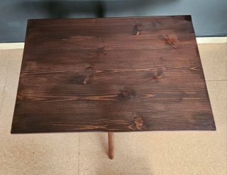 Mesa de madera rústica