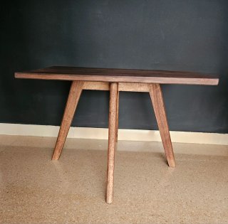 Mesa de madera rústica