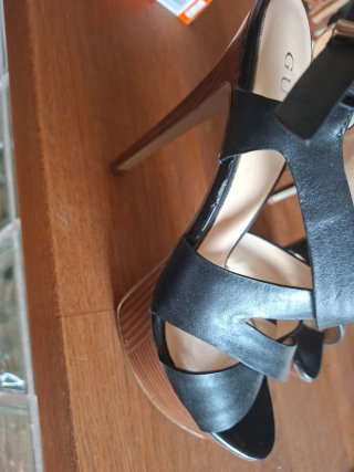 Sandalias Guess Negras Tacón