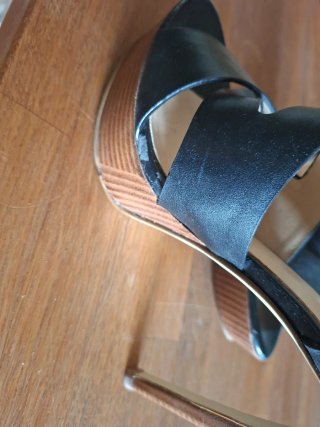 Sandalias Guess Negras Tacón