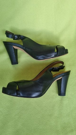 Sandalias Clarks peep-toes plataforma tacón negro