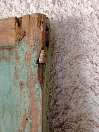 Atractiva y antigua ventana de madera 125x42cm
