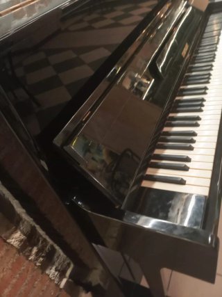 Piano Vertical Negro