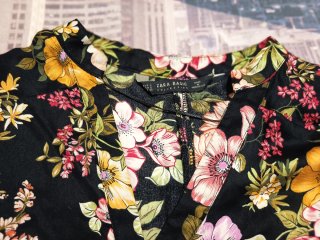 Camisa estampada flores negra