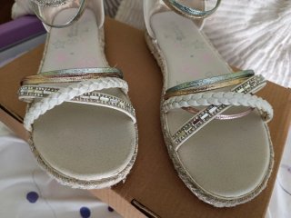 Sandalias niña talla 36 doradas y blancas
