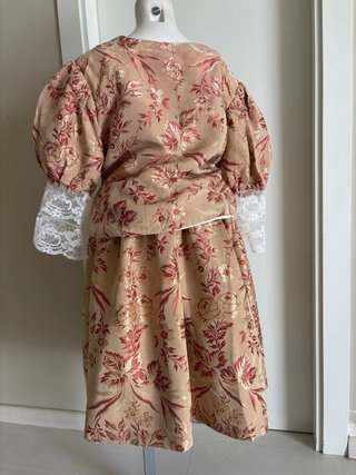 Traje regional infantil antiguo