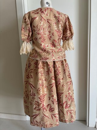 Traje regional infantil antiguo